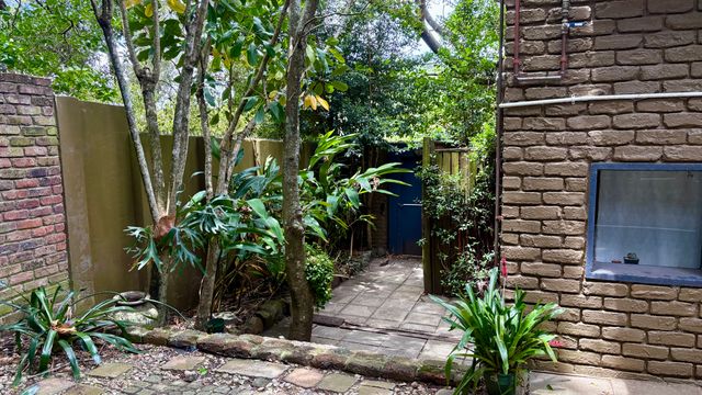 To Let 4 Bedroom Property for Rent in Bonza Bay Eastern Cape